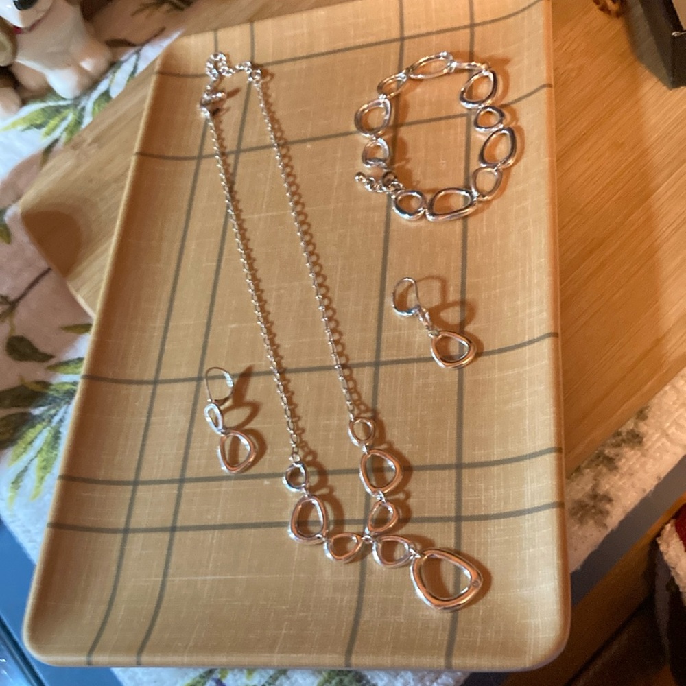 Jewelry set(necklace, bracelet and earrings)